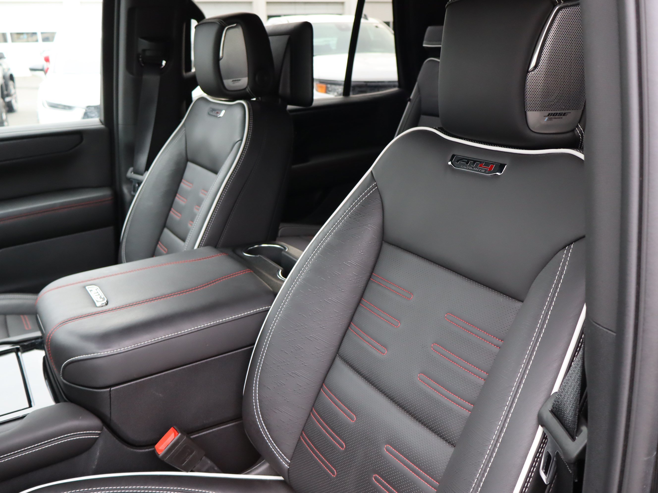Used 2025 GMC Yukon AT4 Ultimate AWD/4WD image 22