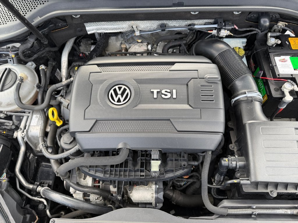 Used 2015 Volkswagen GTI SE FWD image 30