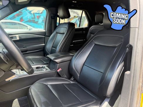 Used 2020 Ford Explorer XLT w/ Equipment Group 202A AWD/4WD image 8