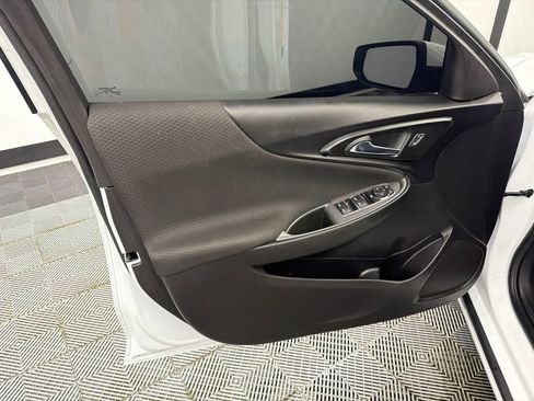 Used 2023 Chevrolet Malibu LT image 11