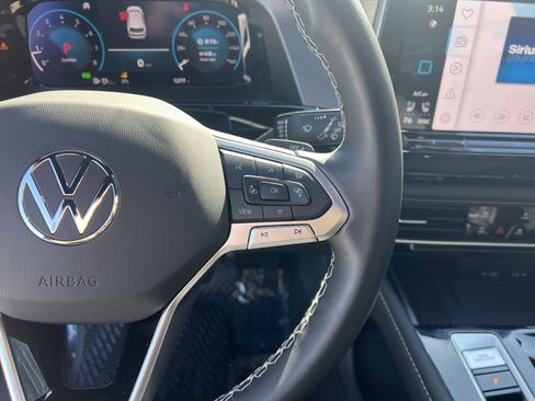 Certified 2025 Volkswagen Atlas Cross Sport SE w/ Panoramic Sunroof Package image 19