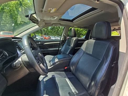 Used 2016 Toyota Highlander XLE FWD image 15