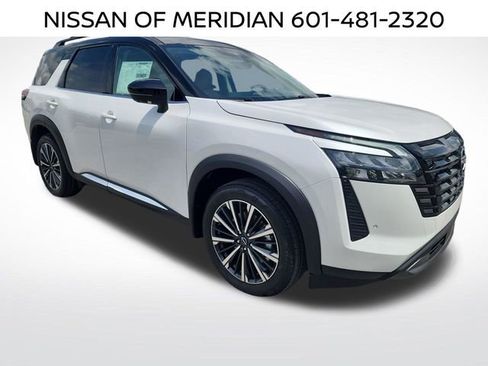 New 2026 Nissan Pathfinder Platinum w/ Lighting Package FWD image 7