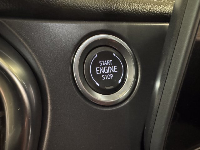 Used 2025 Chevrolet Blazer LT FWD image 12
