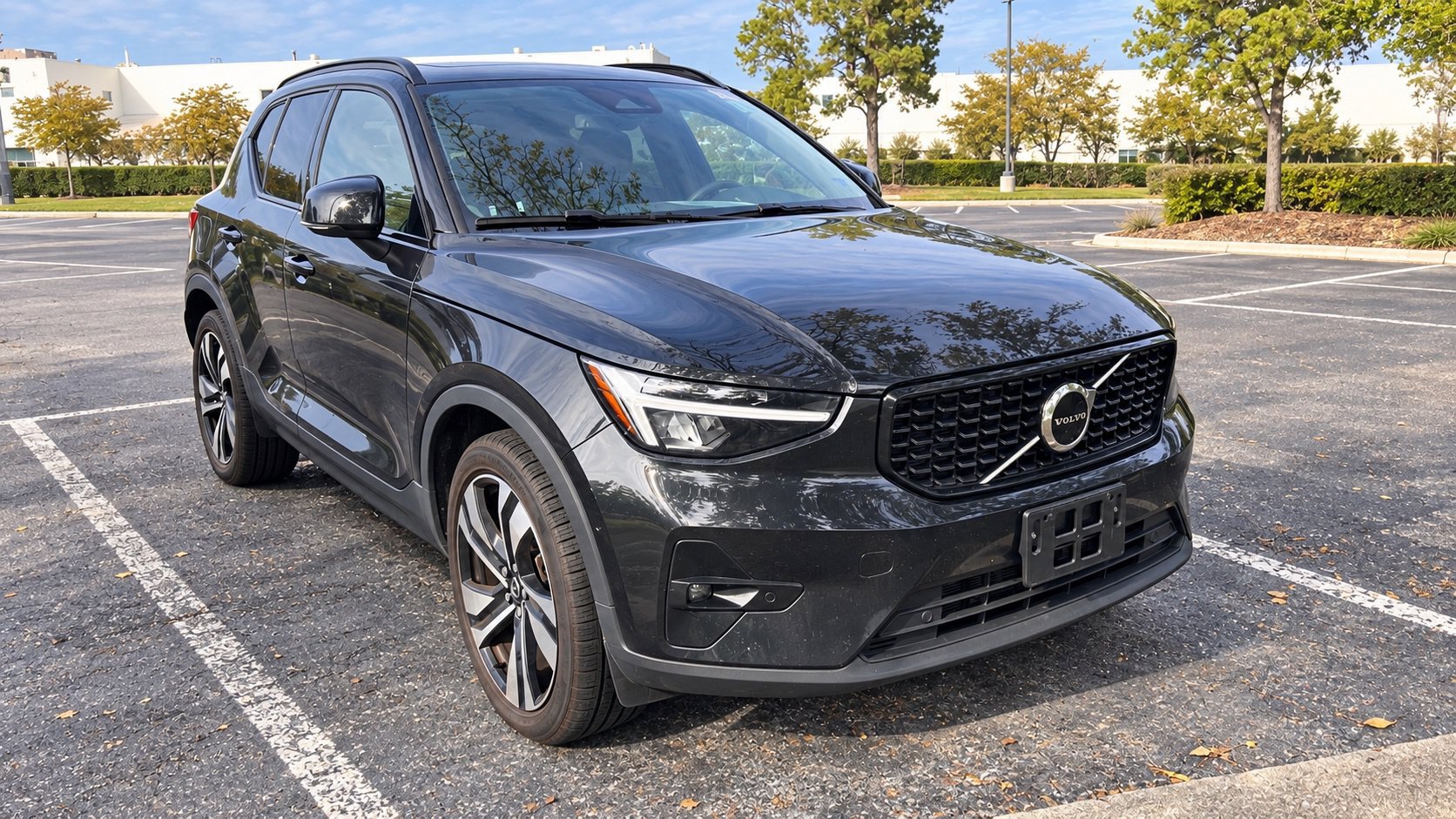 Used 2023 Volvo XC40 B4 Plus w/ Protection Package Premier FWD image 1