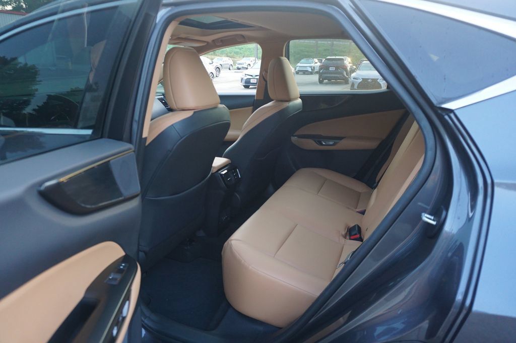 Used 2024 Lexus NX 250 FWD w/ Towing Package (2000 Lbs) image 16
