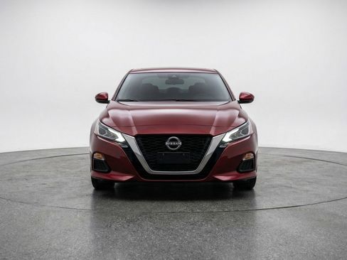 Used 2025 Nissan Altima 2.5 SV image 2