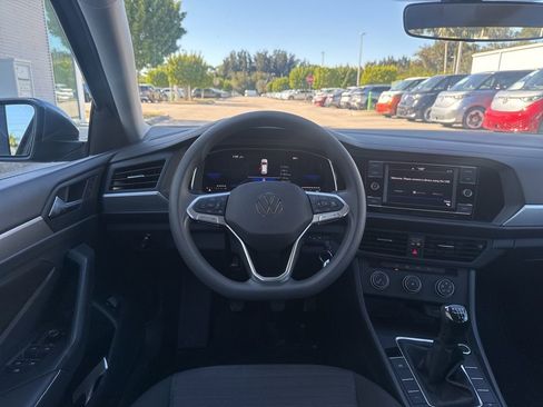 Used 2023 Volkswagen Jetta S image 10
