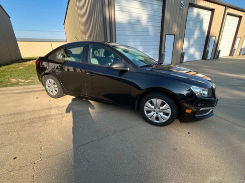 Used 2015 Chevrolet Cruze LS image 3