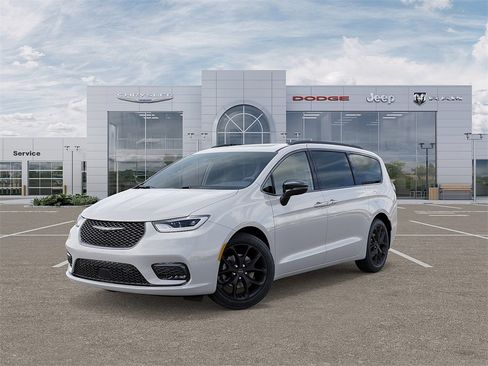 New 2026 Chrysler Pacifica Limited w/ S Appearance Package image 1