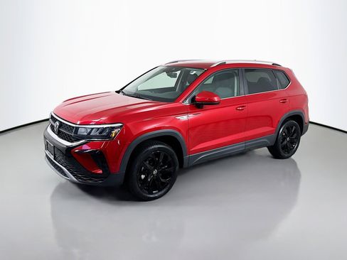 Certified 2022 Volkswagen Taos SE image 1