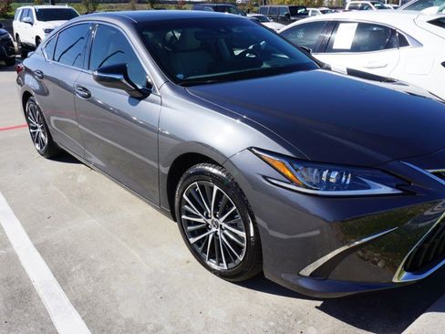 Certified 2025 Lexus ES 300h w/ Premium Package image 2