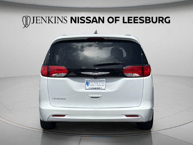 Used 2023 Chrysler Voyager LX FWD image 9