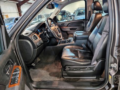 Used 2014 Chevrolet Suburban LT AWD/4WD image 17