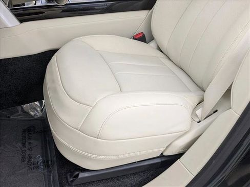 New 2025 Land Rover Range Rover Long Wheelbase SE image 4