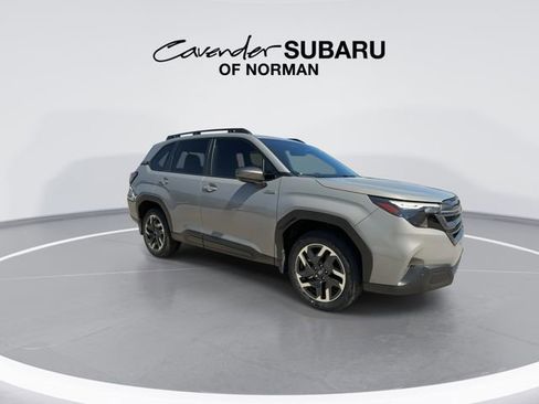 Used 2025 Subaru Forester Premium image 4