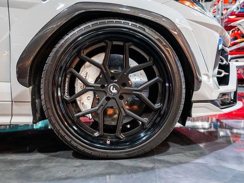 Used 2022 Lamborghini Urus image 25