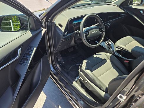 Used 2024 Kia Niro Wind w/ Wind Preserve Package FWD image 19