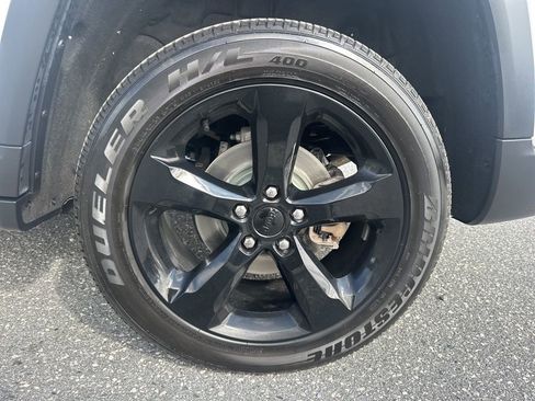 Used 2023 Jeep Grand Cherokee Altitude image 29