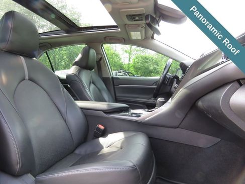 Used 2019 Toyota Camry XSE w/ Navigation Package FWD image 13