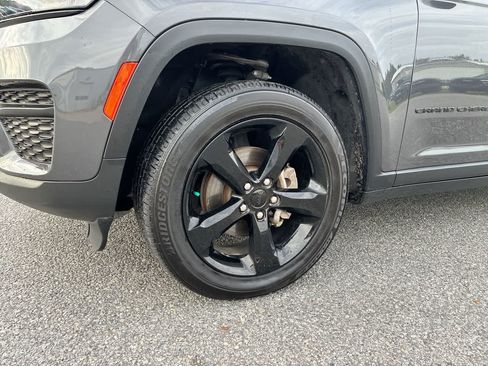 Used 2023 Jeep Grand Cherokee Altitude AWD/4WD image 31