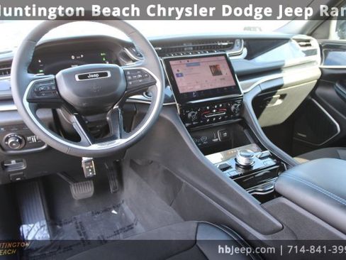 Used 2023 Jeep Grand Cherokee Trailhawk image 15