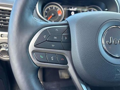 Used 2020 Jeep Cherokee Latitude w/ Cold Weather Group image 16