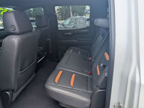 Used 2024 GMC Sierra 1500 AT4 w/ Technology Package AWD/4WD image 11