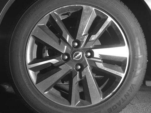 Used 2025 Nissan Versa SV image 12