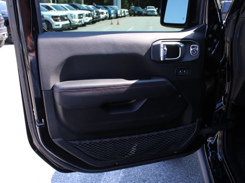 Used 2022 Jeep Gladiator Rubicon w/ LED Lighting Group AWD/4WD image 13