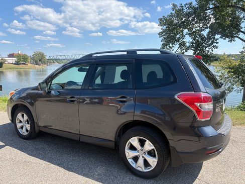 Used 2015 Subaru Forester 2.5i Premium w/ All-Weather Package image 4