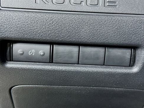 Used 2023 Nissan Rogue S image 17