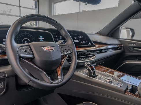 Used 2024 Cadillac Escalade Premium Luxury AWD/4WD image 7