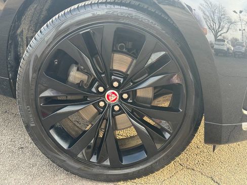 Used 2019 Jaguar F-PACE R-Sport image 4