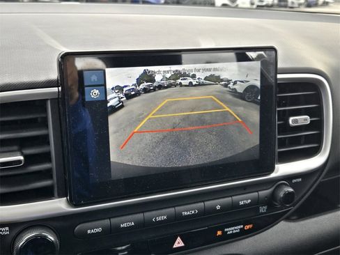 Certified 2025 Hyundai Venue SEL image 21