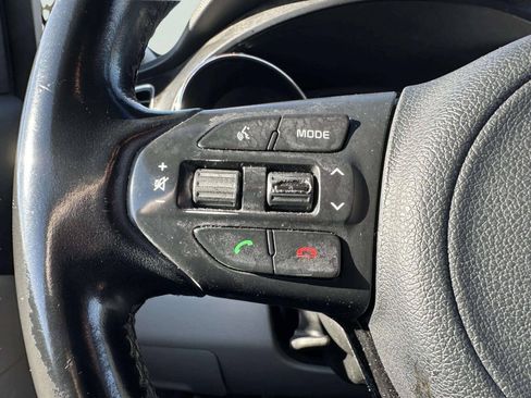 Used 2017 Kia Sedona LX w/ LX Essentials Premium Package FWD image 26