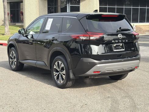 Used 2023 Nissan Rogue SV image 6