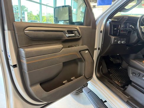Used 2025 GMC Sierra 3500 AT4 w/ AT4 Premium Plus Package AWD/4WD image 14