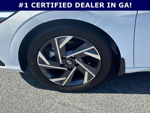 Certified 2025 Hyundai Elantra Sport image 11