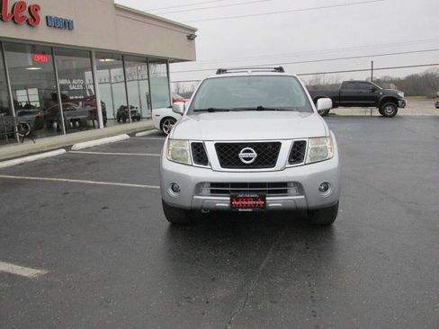 Used 2010 Nissan Pathfinder SE w/ SE Premium Journey Pkg image 4