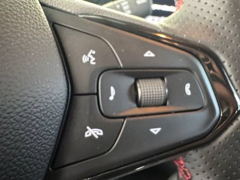 Used 2025 Chevrolet Trax RS w/ Driver Confidence Package FWD image 8