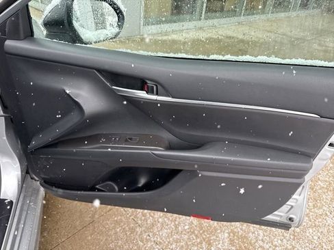 Used 2024 Toyota Camry SE image 34