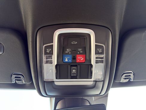 Used 2024 RAM 1500 Laramie AWD/4WD image 22