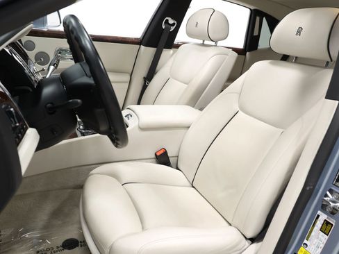 Used 2017 Rolls-Royce Ghost RWD image 18