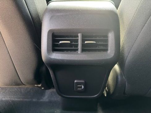 Used 2023 Chevrolet Equinox LT image 7