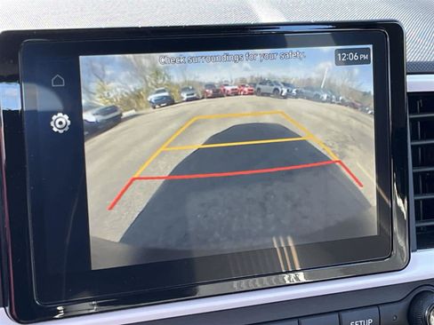 Used 2023 Hyundai Venue Limited image 20