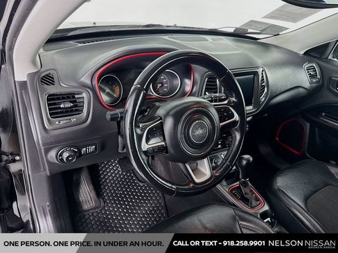 Used 2019 Jeep Compass Trailhawk AWD/4WD image 9