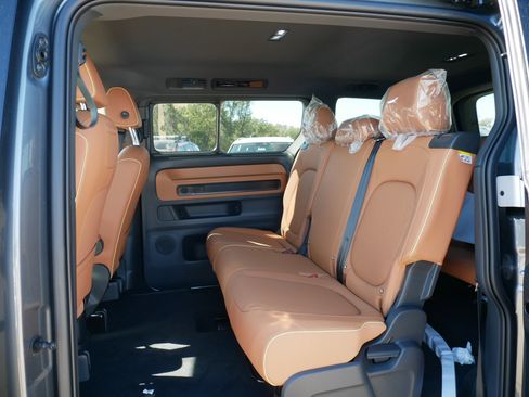 New 2025 Volkswagen Tiguan SE image 17