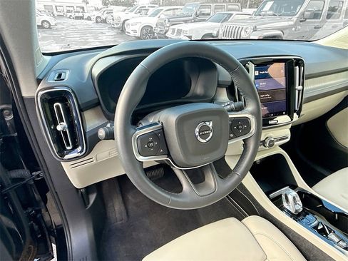 Used 2024 Volvo XC40 B5 Plus image 12