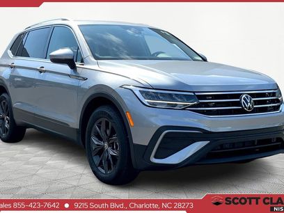 Used 2022 Volkswagen Tiguan SE w/ Panoramic Sunroof Package
